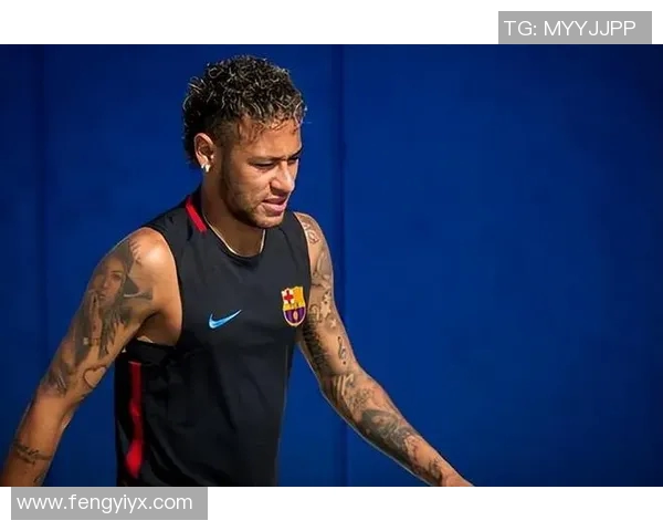 足球明星男生后背纹身的魅力与个性展示解析